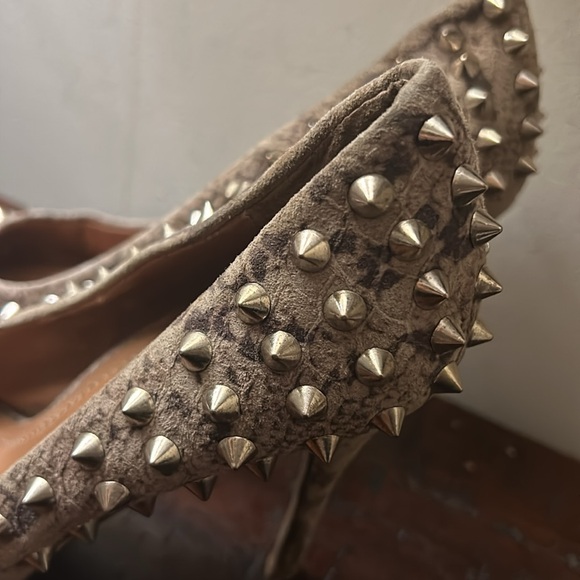 BCBG spiked suede snake skin like high heels size 7.5, 37.5 - Picture 10 of 13